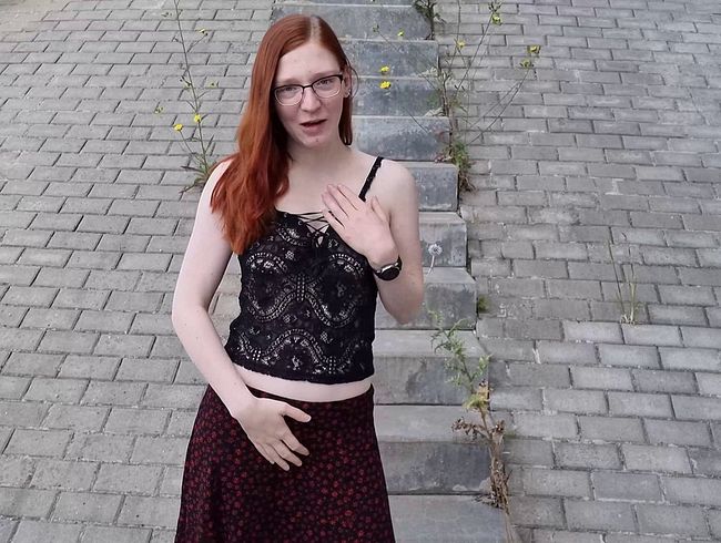 FinaFoxy Porno Video: Extrem versaut! Treppenpi** mit haariger Pu**y