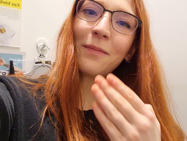 FinaFoxy Porno Video: Was hab ich getan?! Das 1. mal in der Umkleide